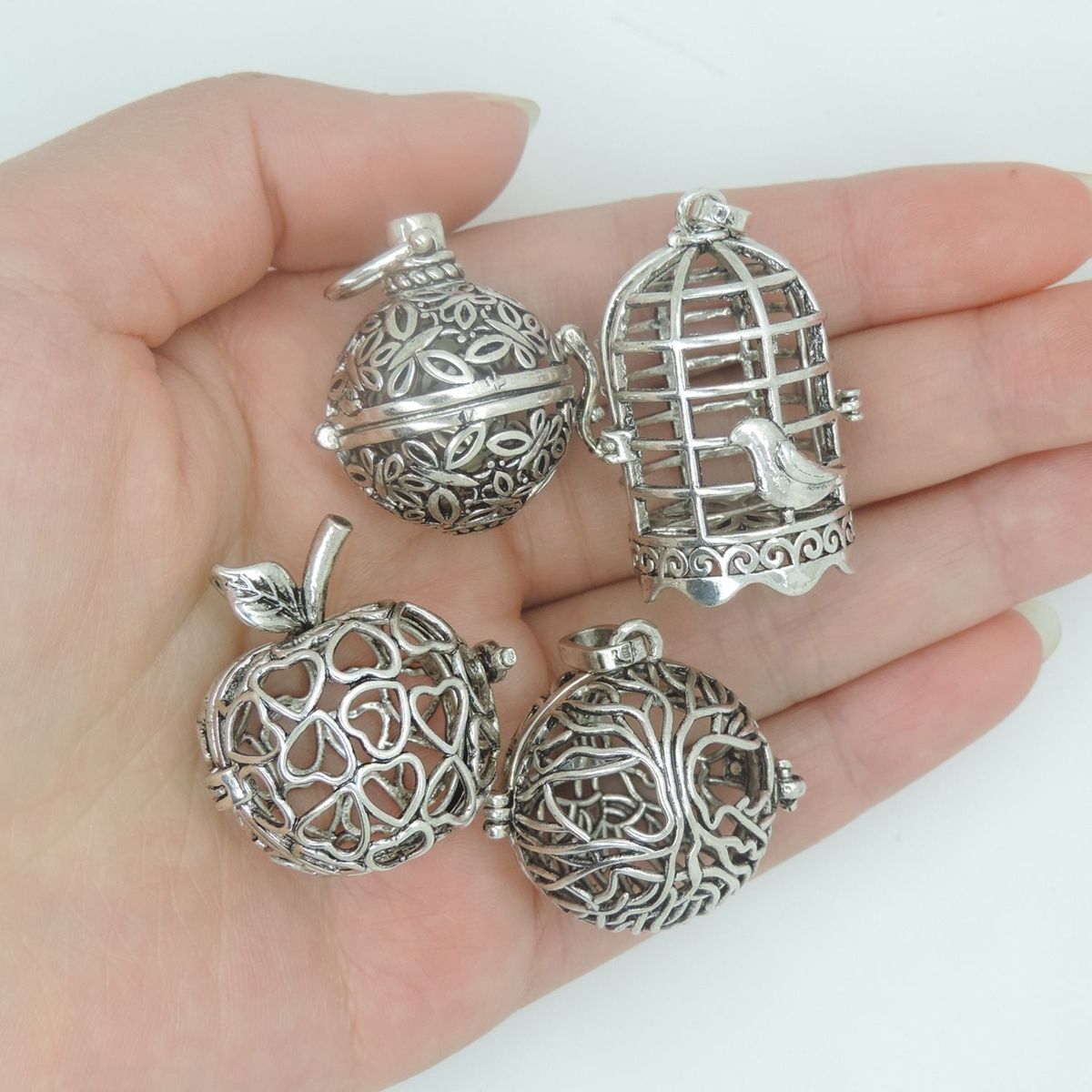 4X-Hollow-Perfume-Essential-Oils-Aromatherapy-Fragrance-Diffuser-Locket-Necklace-1628624