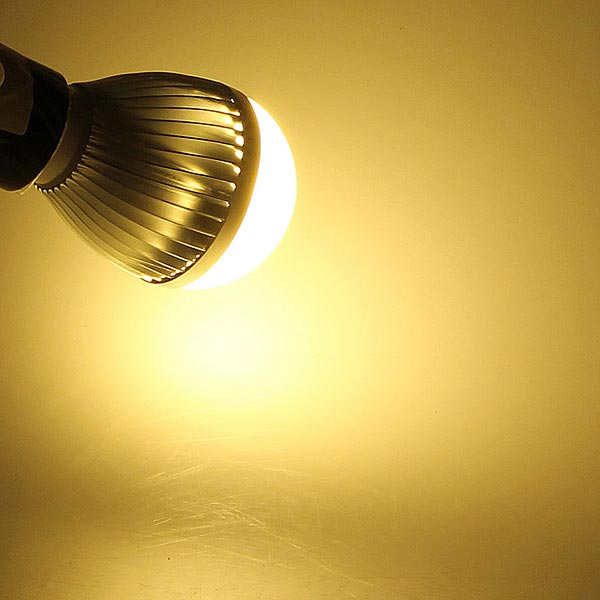 E27-7W-LED-Bulb-Warm-WhiteWhite-AC110-240V-LED-Globe-Light-Bulbs-923047